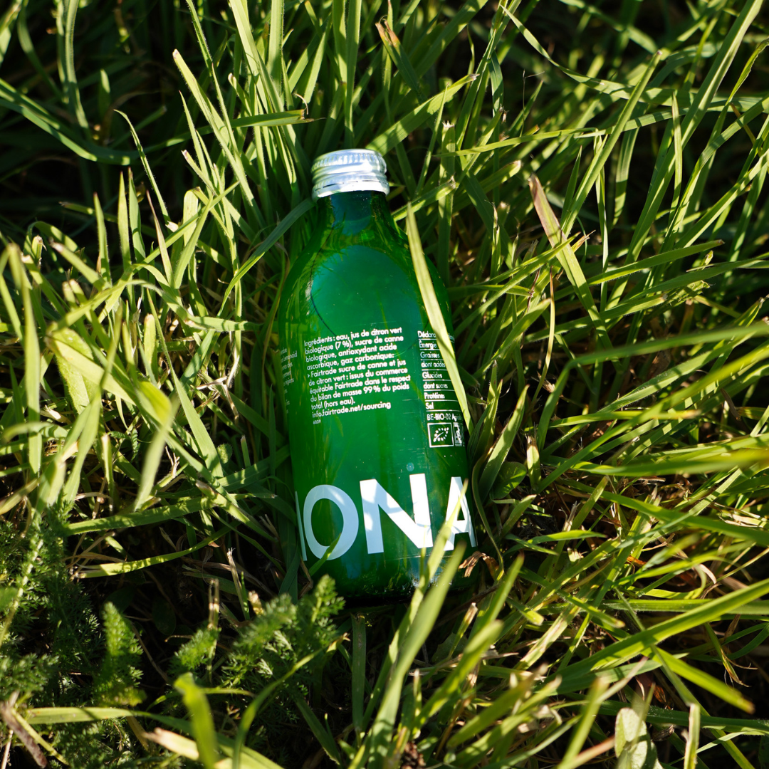 Limonade dans l'herbe