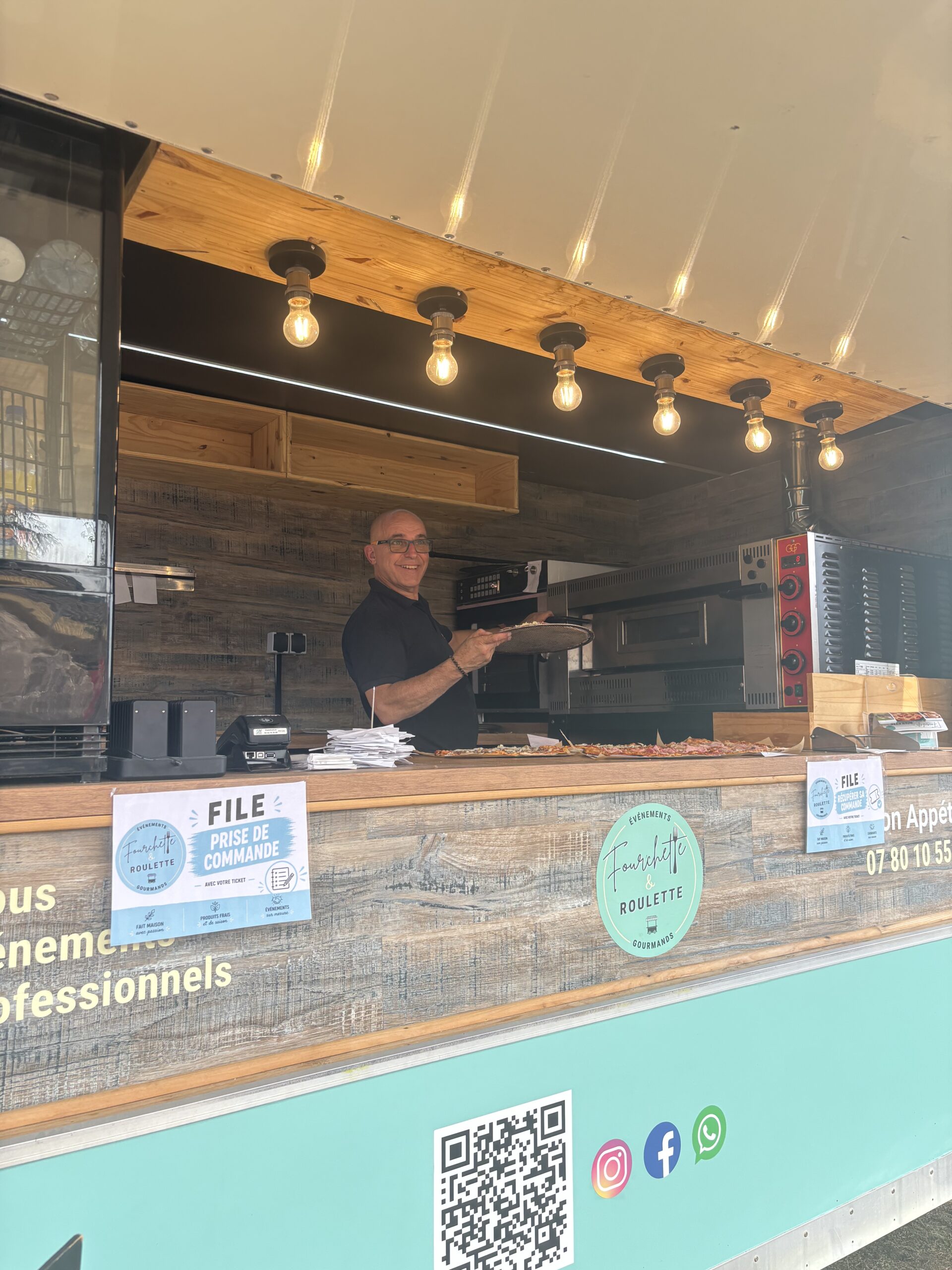 Ambiance festival food truck Fourchette et Roulette en plein air Loire-Atlantique