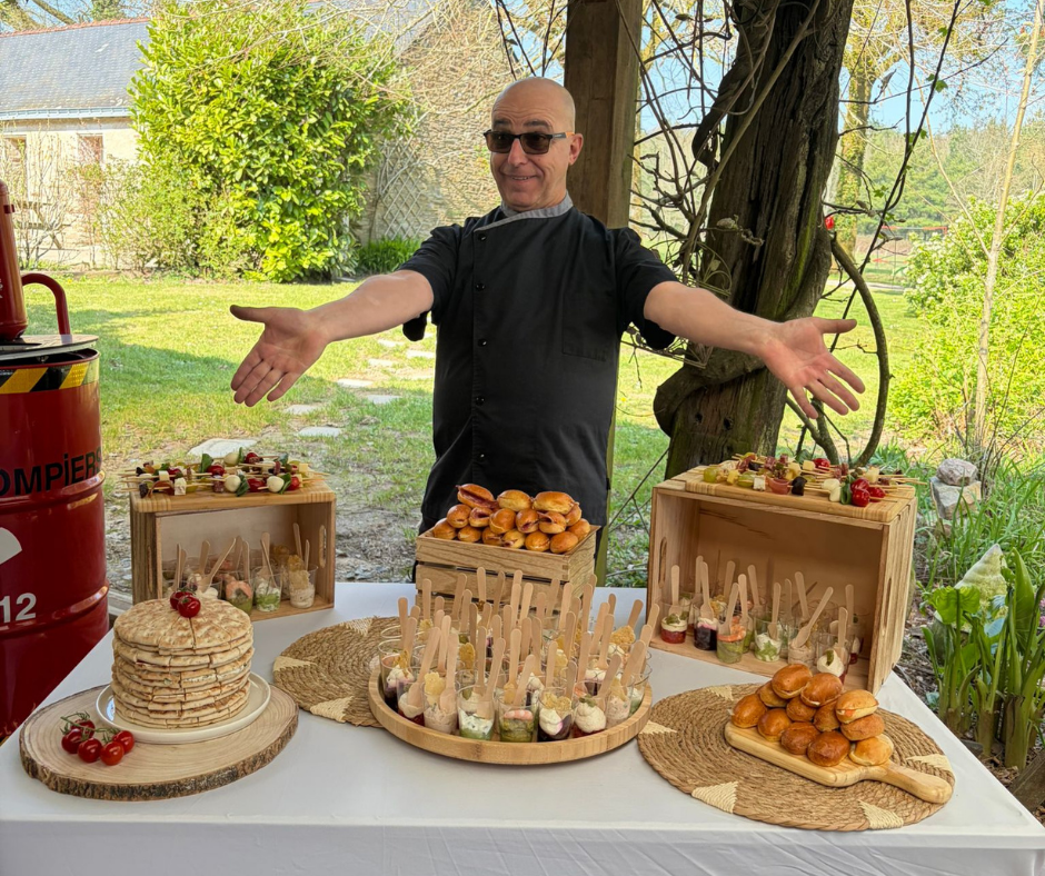 Invités profitant d'une fête traiteur food truck Loire-Atlantique